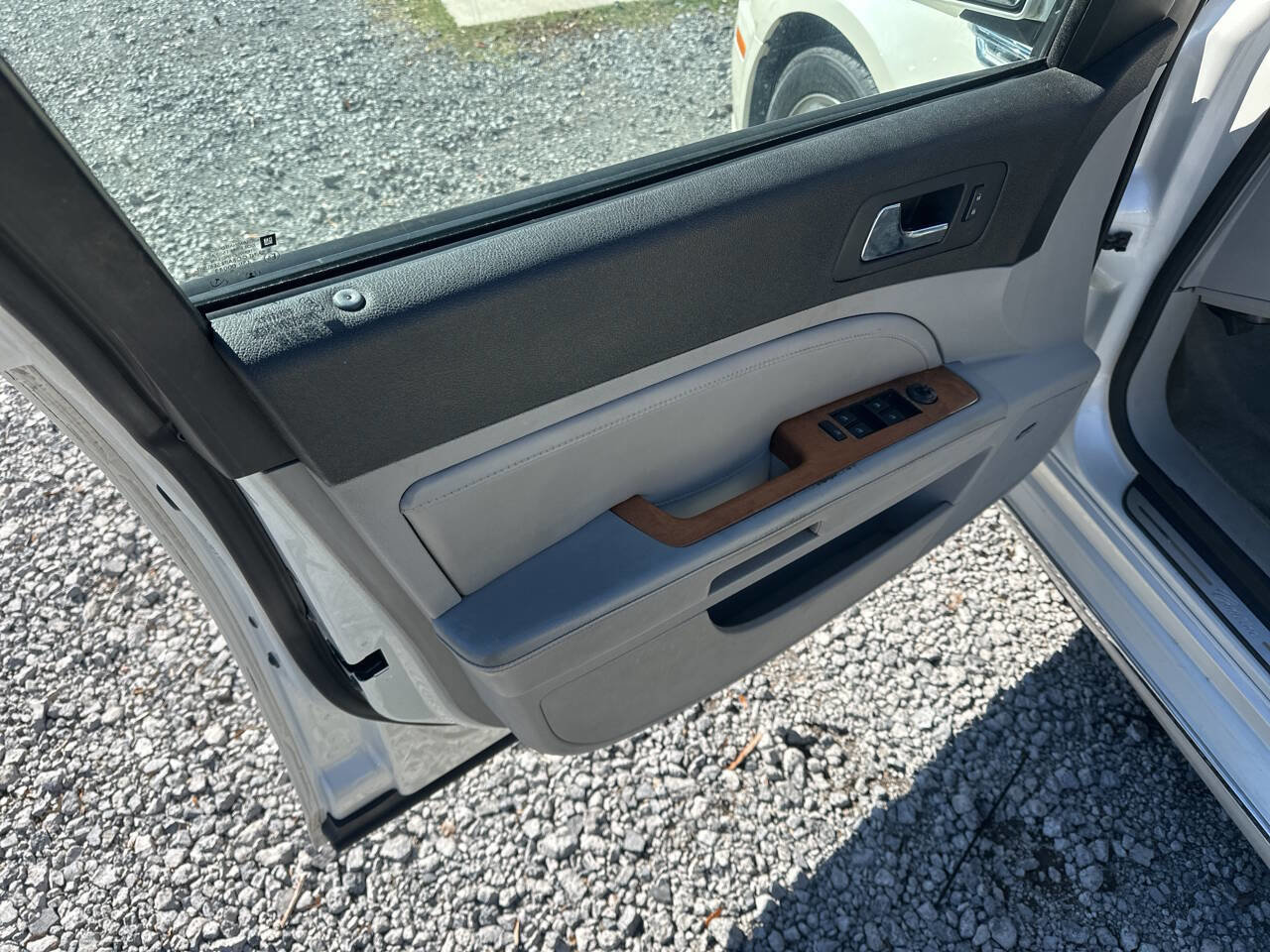 Used 2011 Cadillac STS image 9