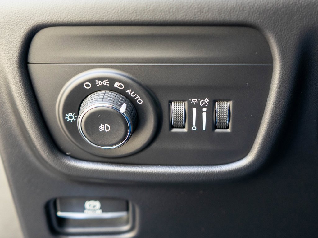 Used 2021 Jeep Grand Cherokee L Summit image 21