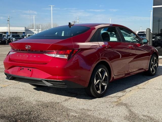 Used 2023 Hyundai Elantra SEL w/ Convenience Package image 5