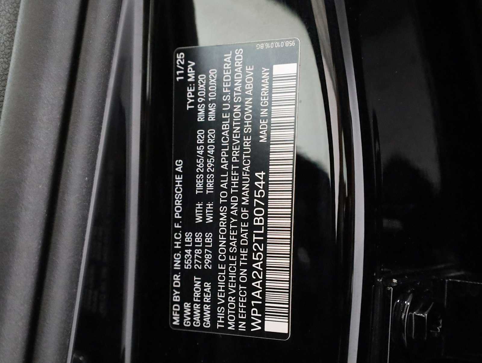 Certified 2026 Porsche Macan AWD/4WD image 44