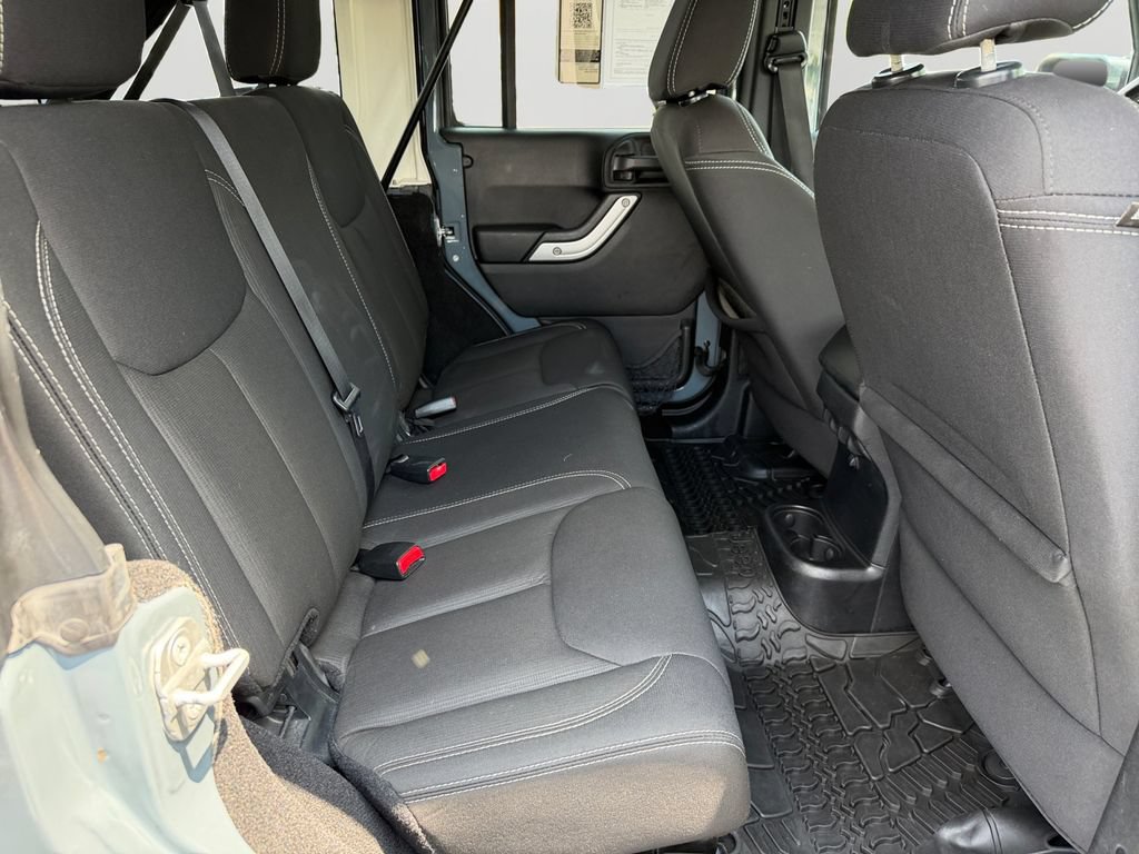 Used 2014 Jeep Wrangler Unlimited Rubicon w/ Connectivity Group AWD/4WD image 13