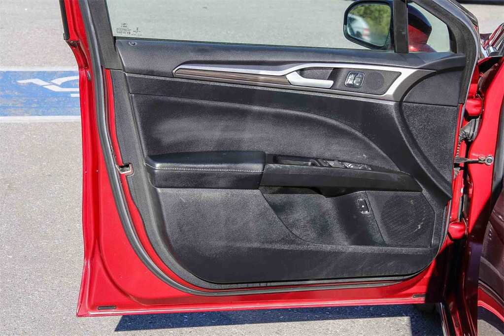 Used 2019 Ford Fusion SEL image 21