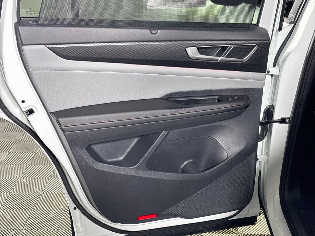 Certified 2024 Volkswagen Atlas Peak Edition SE AWD/4WD image 20