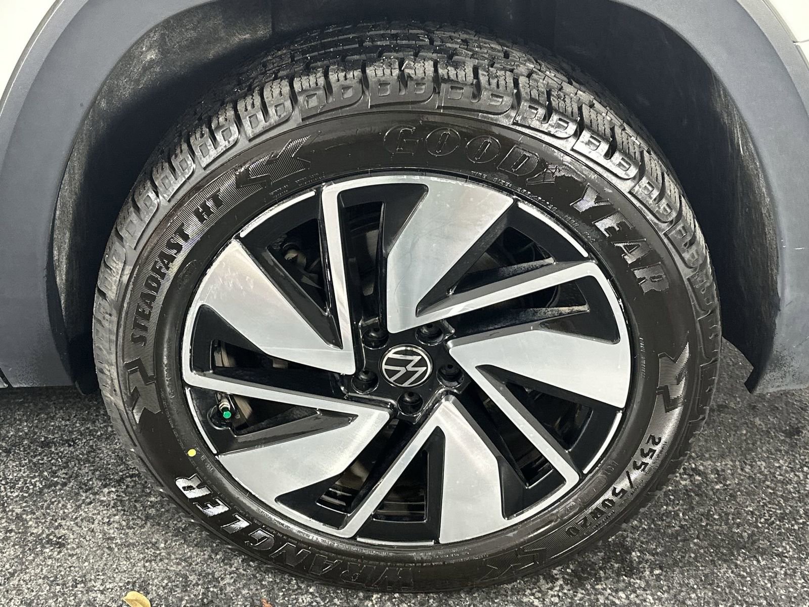 Used 2025 Volkswagen Atlas SEL AWD/4WD image 10