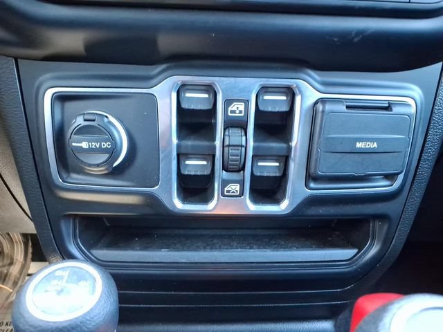 Used 2023 Jeep Wrangler Unlimited w/ Sun & Screen Package AWD/4WD image 26