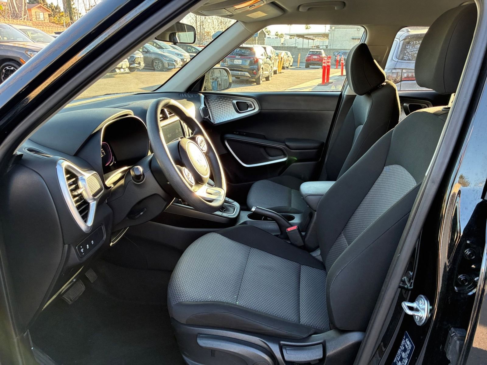 Used 2025 Kia Soul LX w/ LX Technology Package image 24