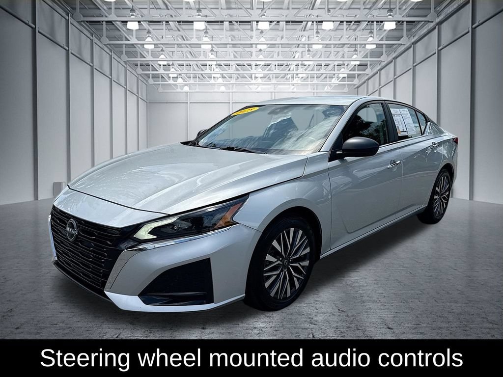 Certified 2025 Nissan Altima 2.5 SV FWD image 3