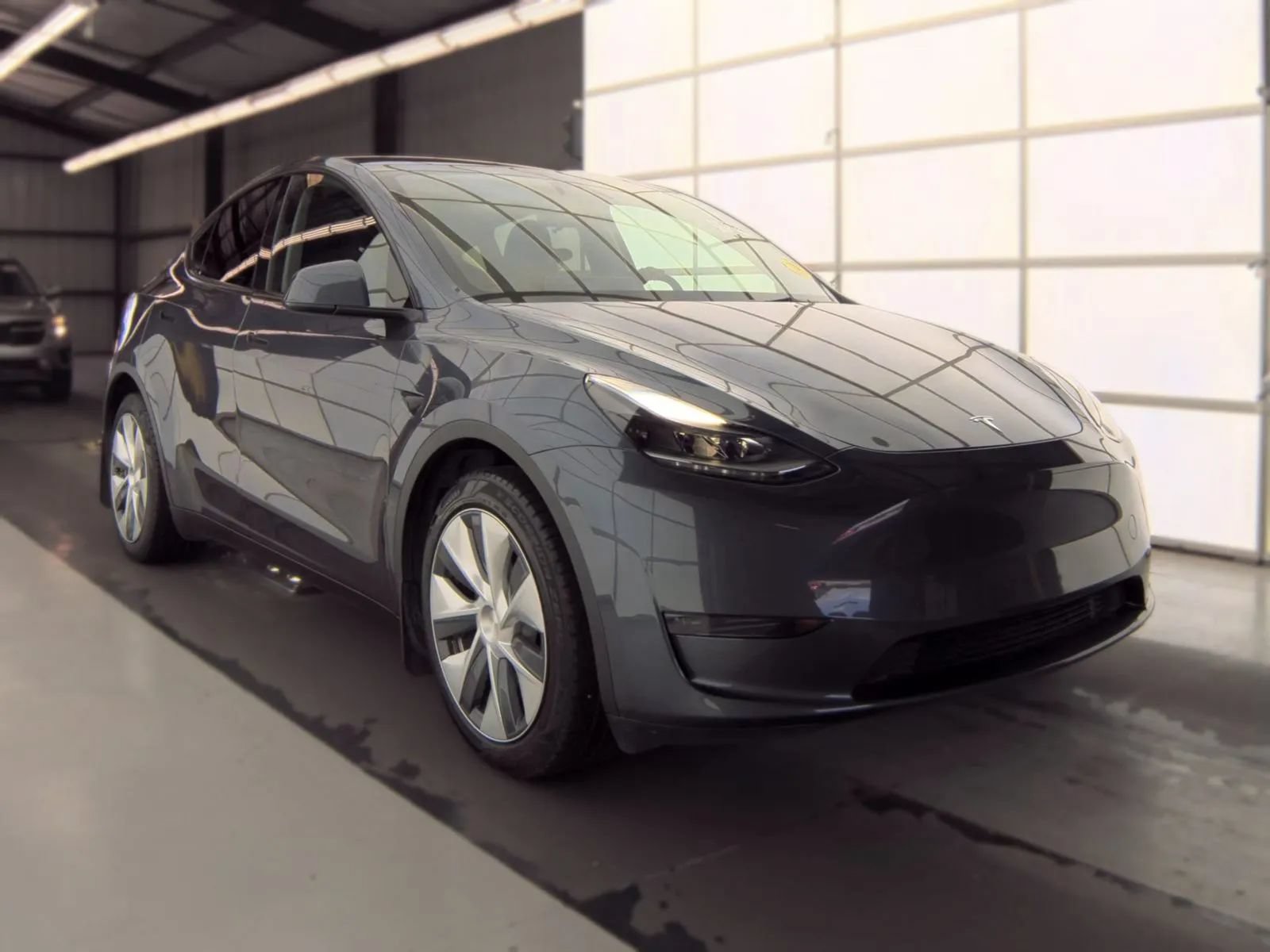 Used 2023 Tesla Model Y AWD image 3