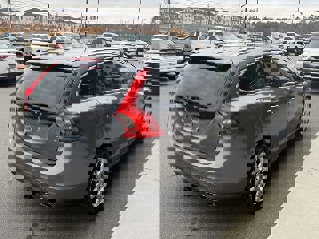 Used 2017 Volvo V60 T5 Premier w/ Convenience Package image 6