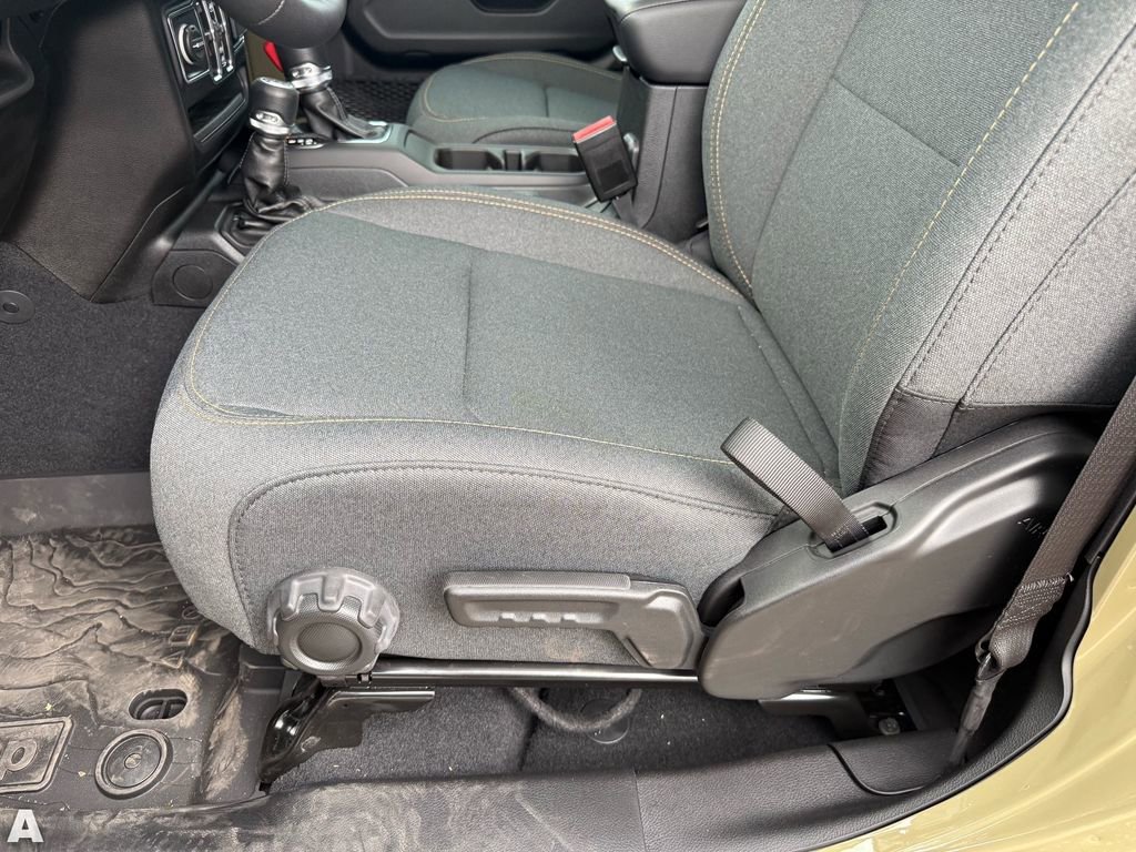 Used 2025 Jeep Wrangler Sport S image 13