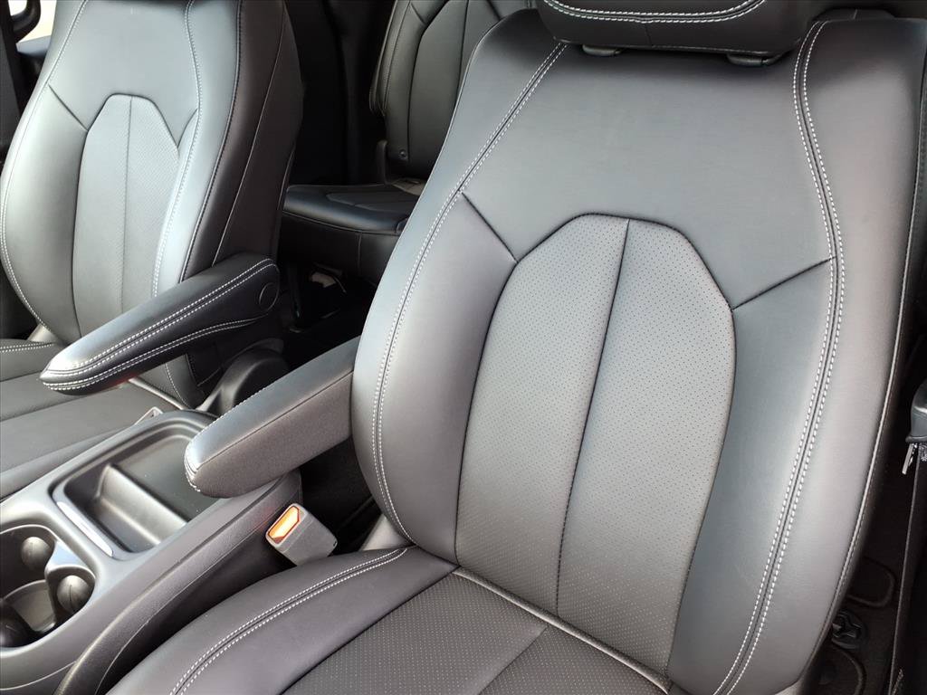 New 2027 Chrysler Pacifica Select AWD/4WD image 17