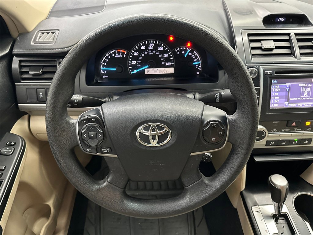 Used 2014 Toyota Camry L image 22
