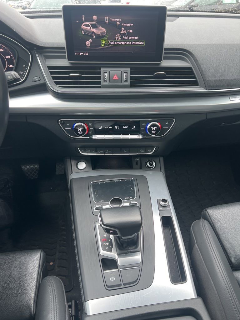 Used 2020 Audi Q5 2.0T Titanium Premium Plus AWD/4WD image 7