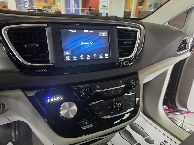 Used 2021 Chrysler Voyager LX FWD image 22