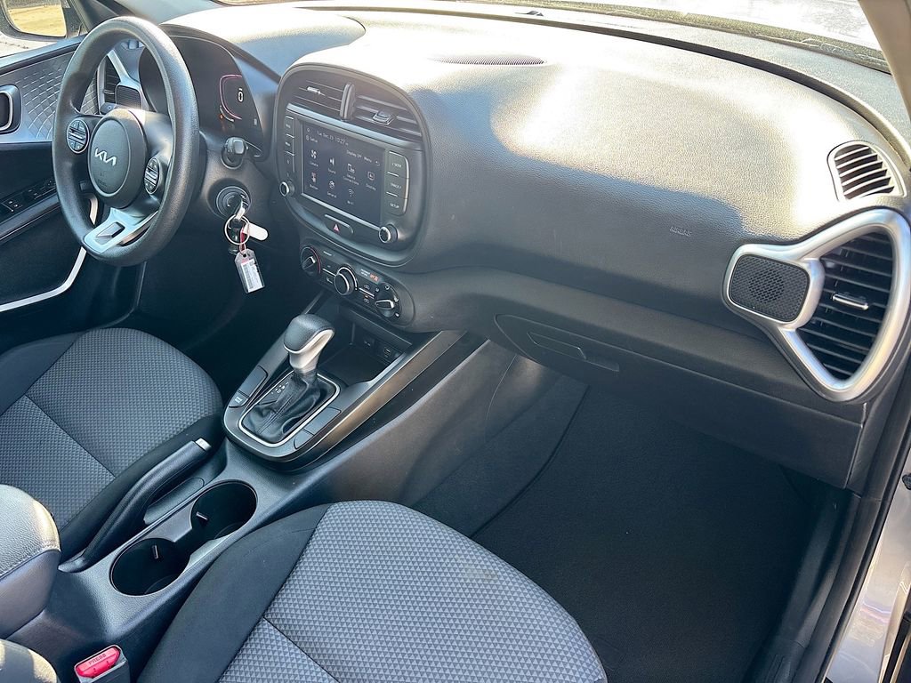 Used 2023 Kia Soul LX image 26