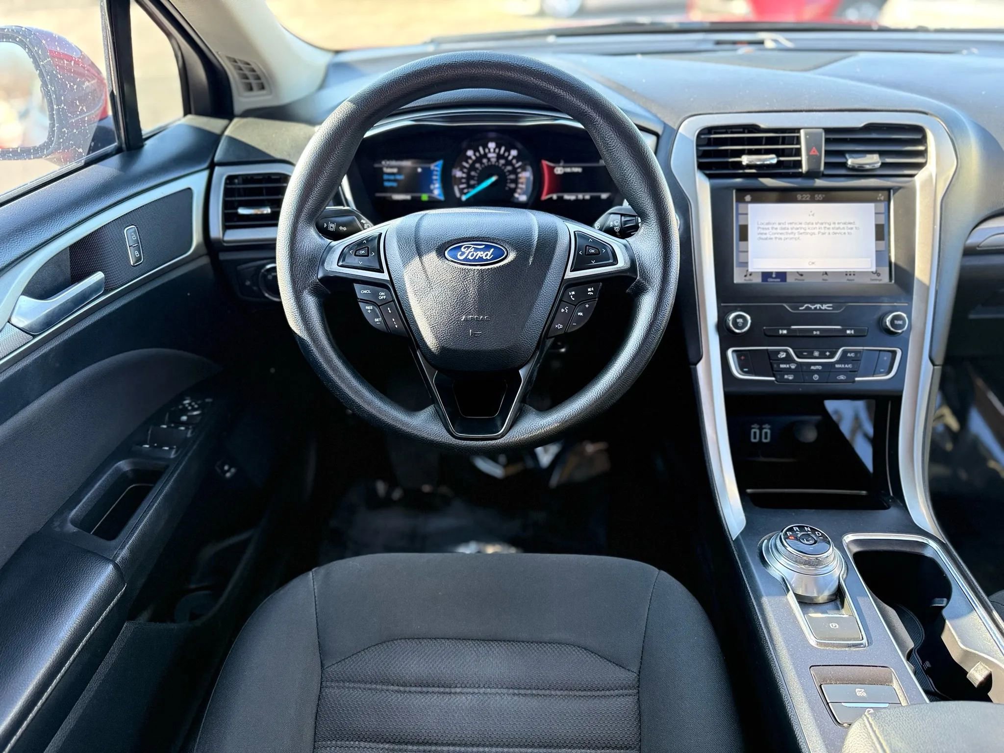 Used 2019 Ford Fusion SE FWD image 20