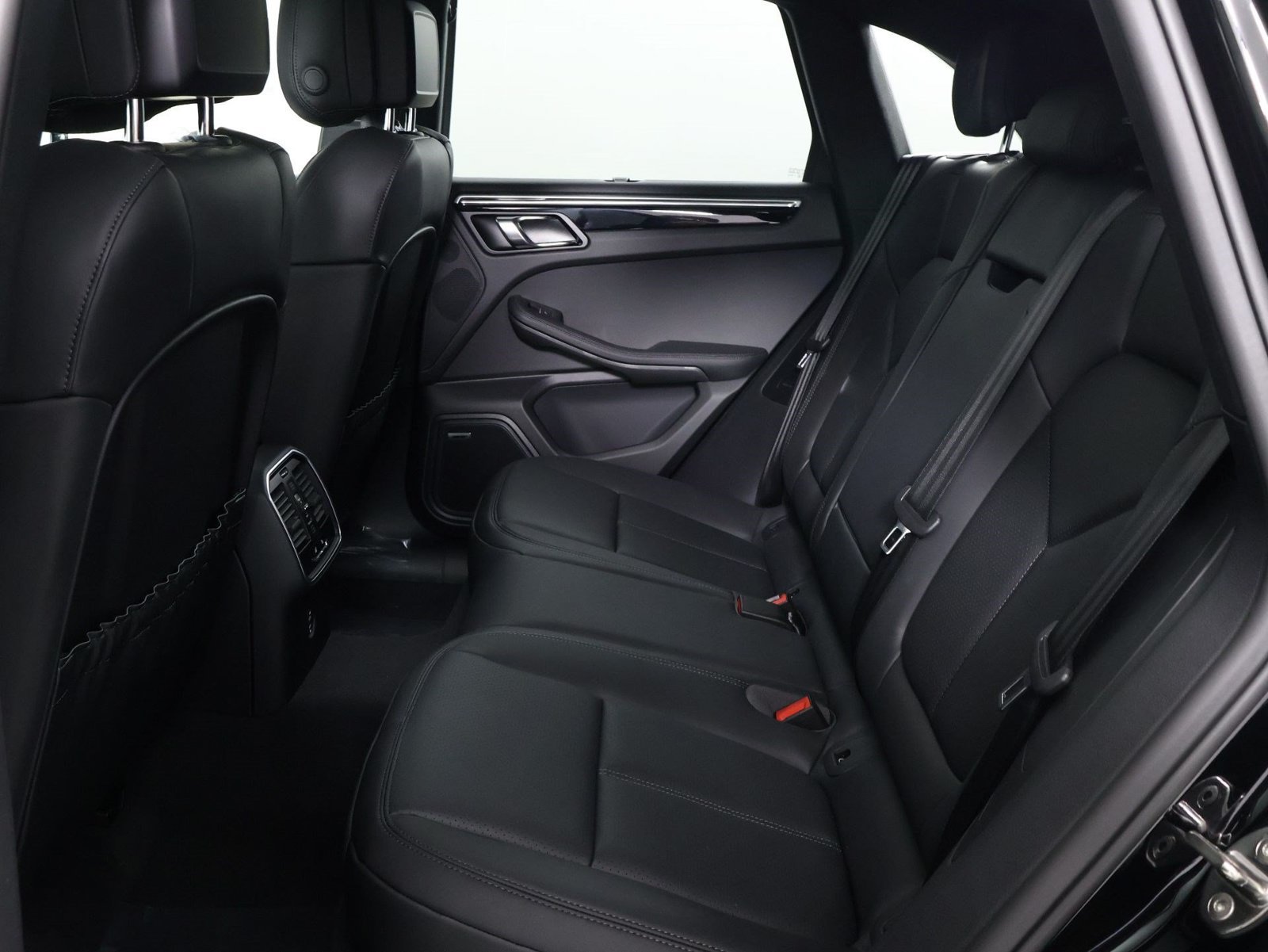 New 2026 Porsche Macan AWD/4WD image 18