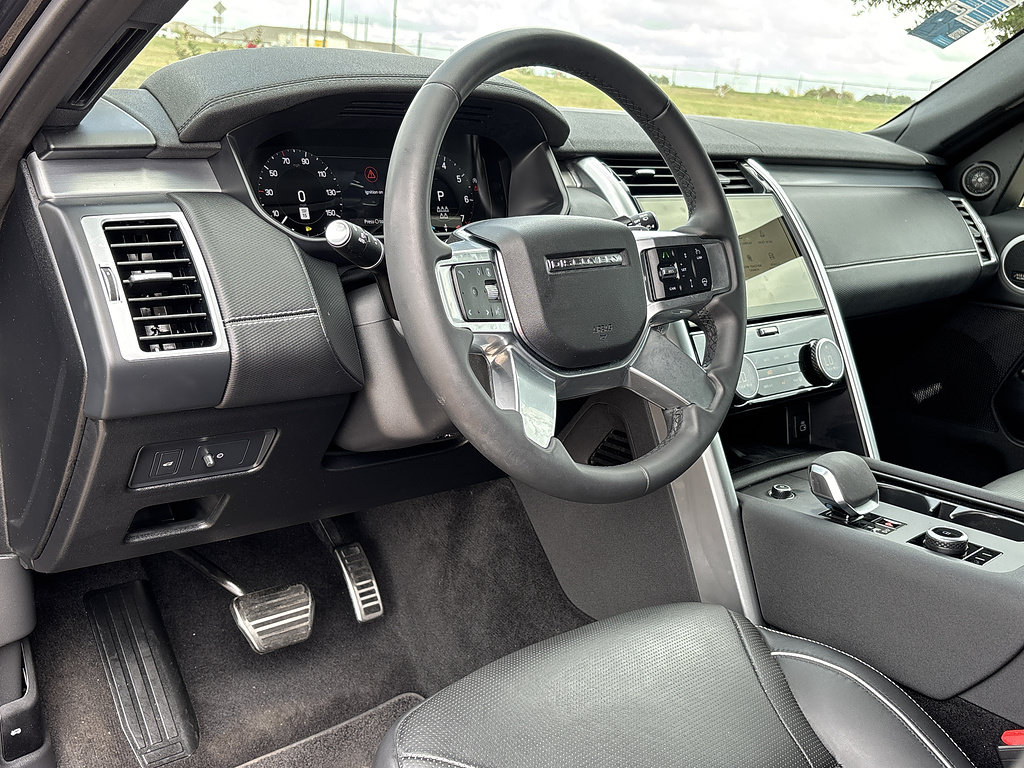 Used 2024 Land Rover Discovery Dynamic SE AWD/4WD image 14