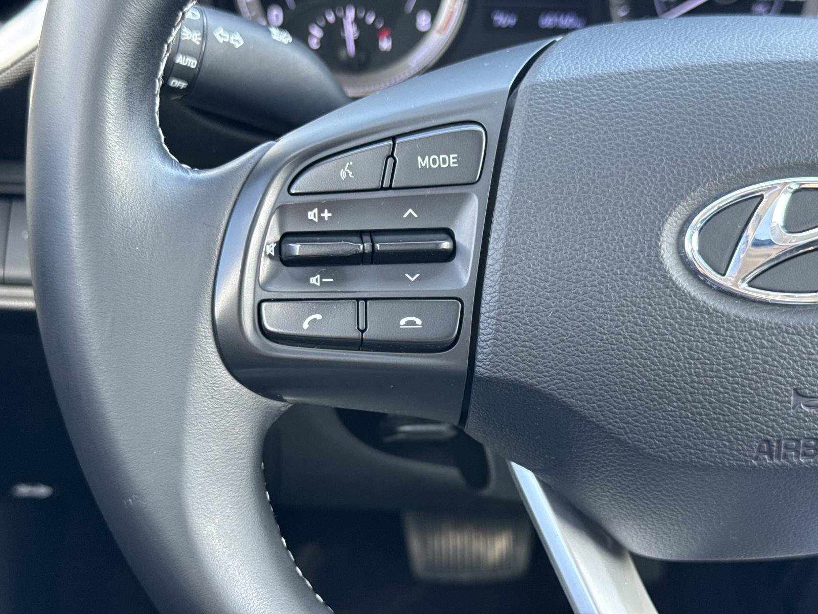 Certified 2022 Hyundai Venue SEL FWD image 10