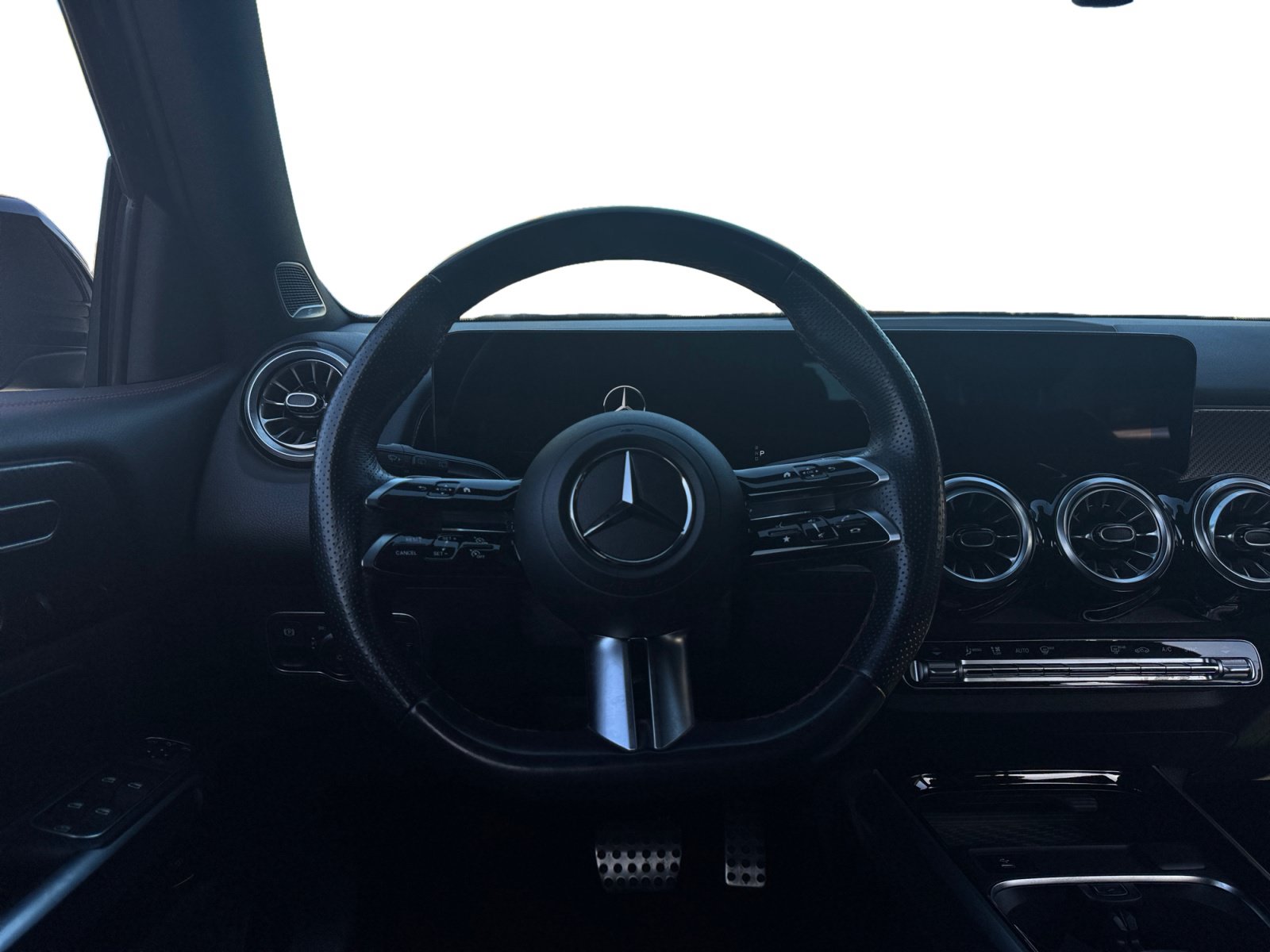 Used 2024 Mercedes-Benz GLB 250 w/ AMG Night Package image 12