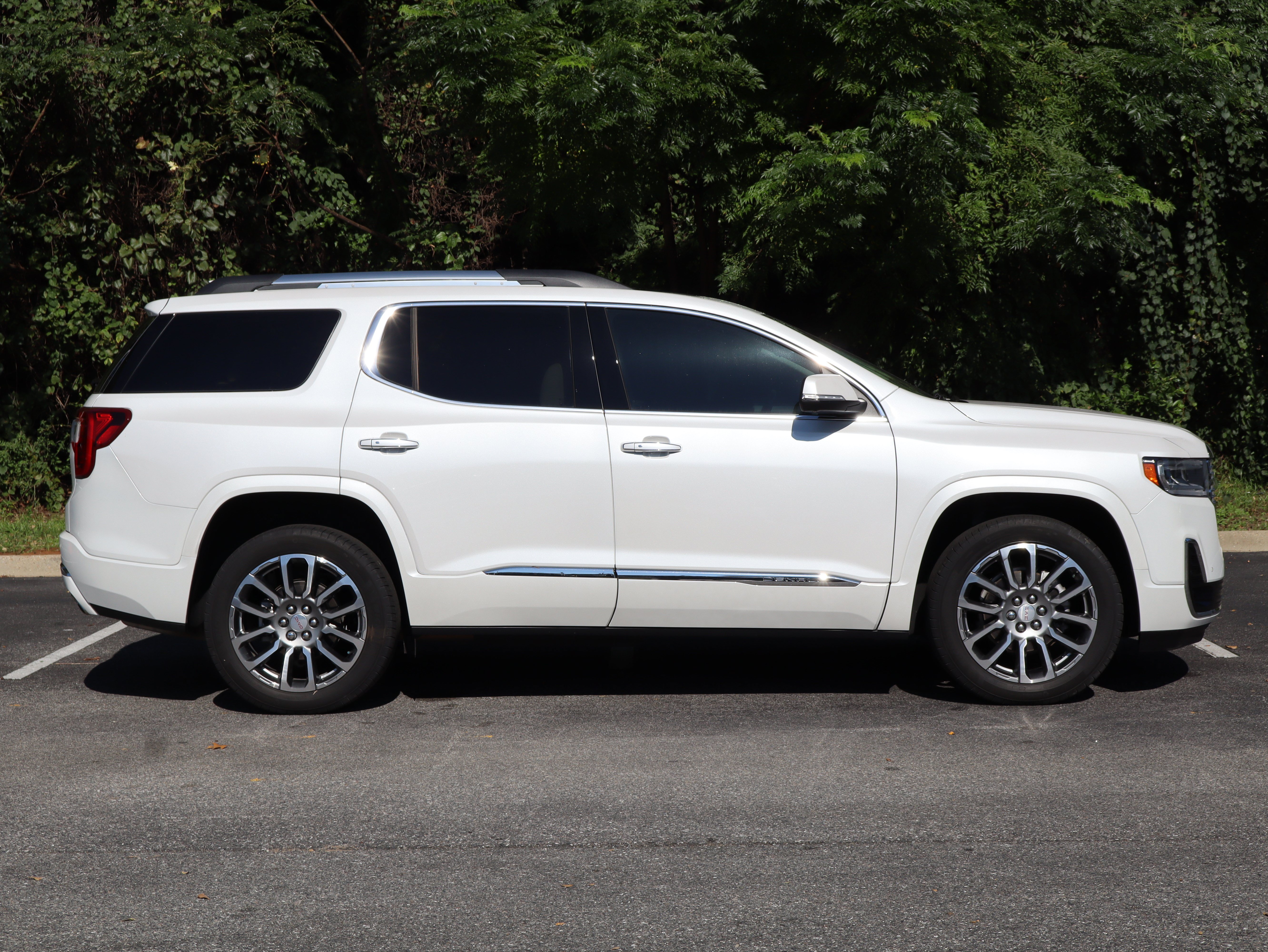 Used 2023 GMC Acadia Denali w/ Denali Ultimate Package FWD image 11