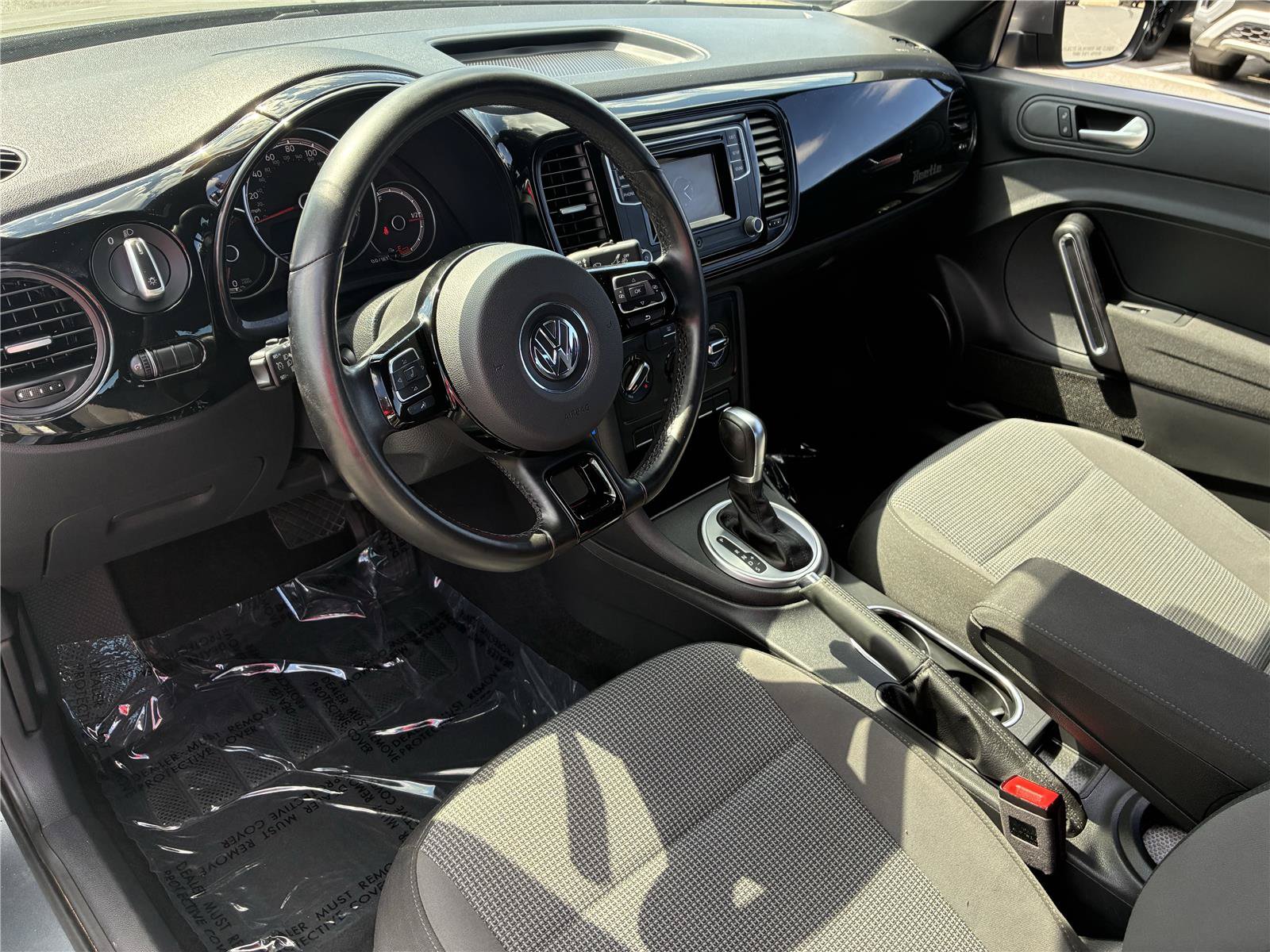 Used 2019 Volkswagen Beetle 2.0T S FWD image 11