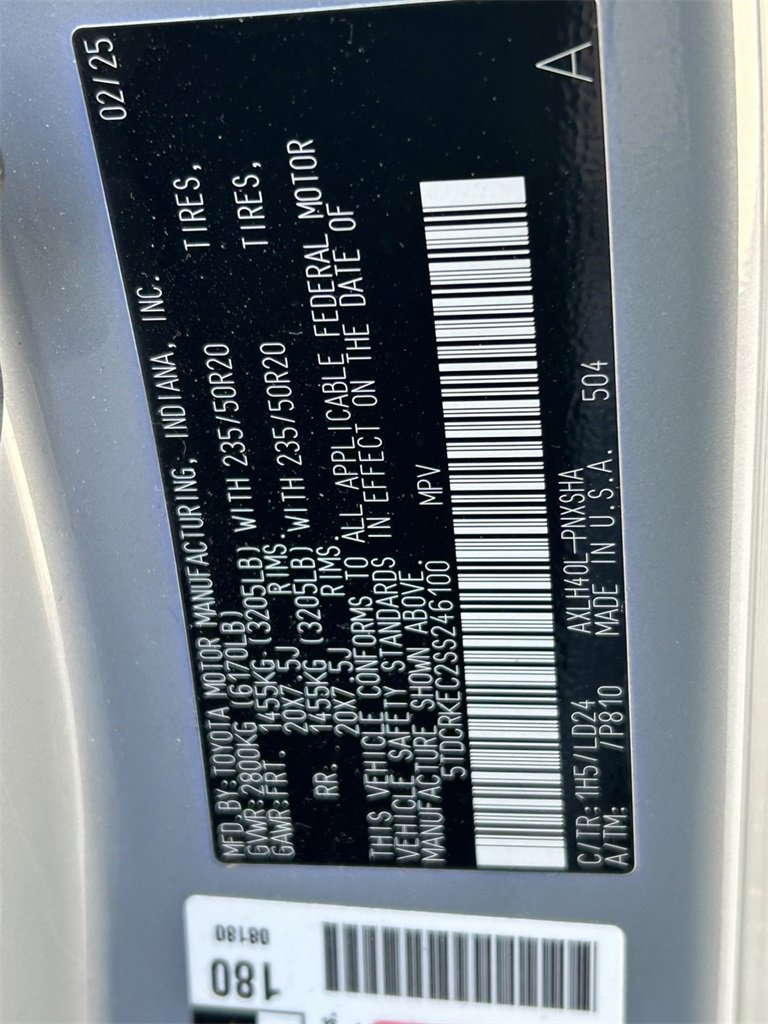 Used 2025 Toyota Sienna XSE image 32