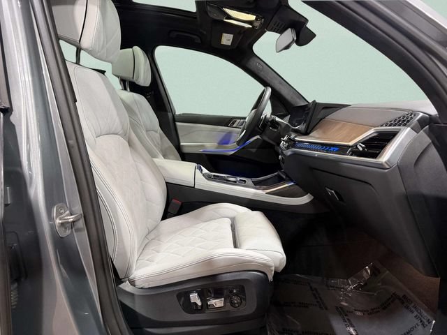 Used 2024 BMW X7 xDrive40i w/ Premium Package AWD/4WD image 32