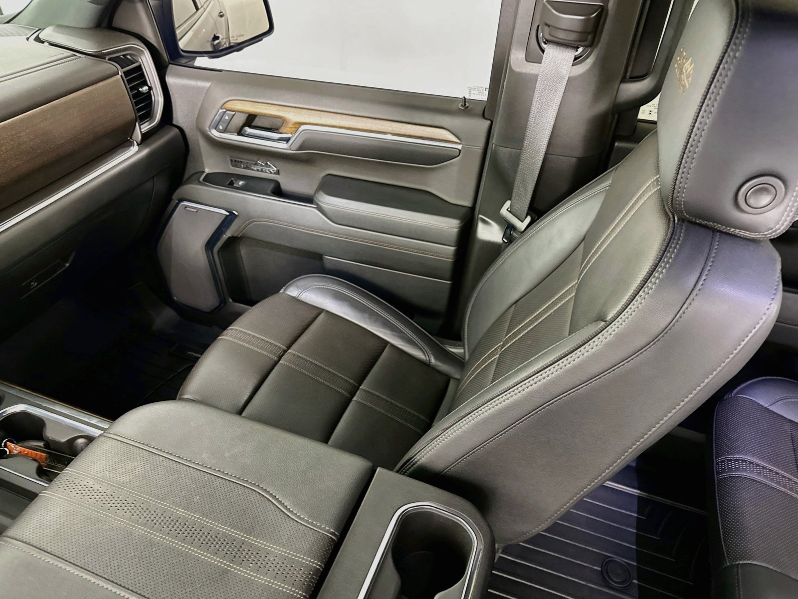 Used 2024 Chevrolet Silverado 1500 High Country w/ Midnight Edition AWD/4WD image 25