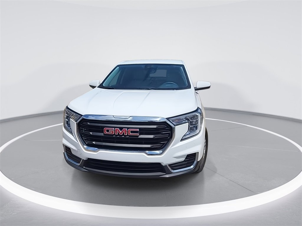 Used 2024 GMC Terrain SLE image 3
