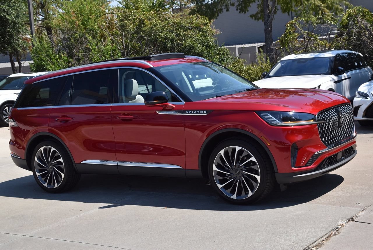 Certified 2026 Lincoln Aviator Reserve AWD/4WD image 5