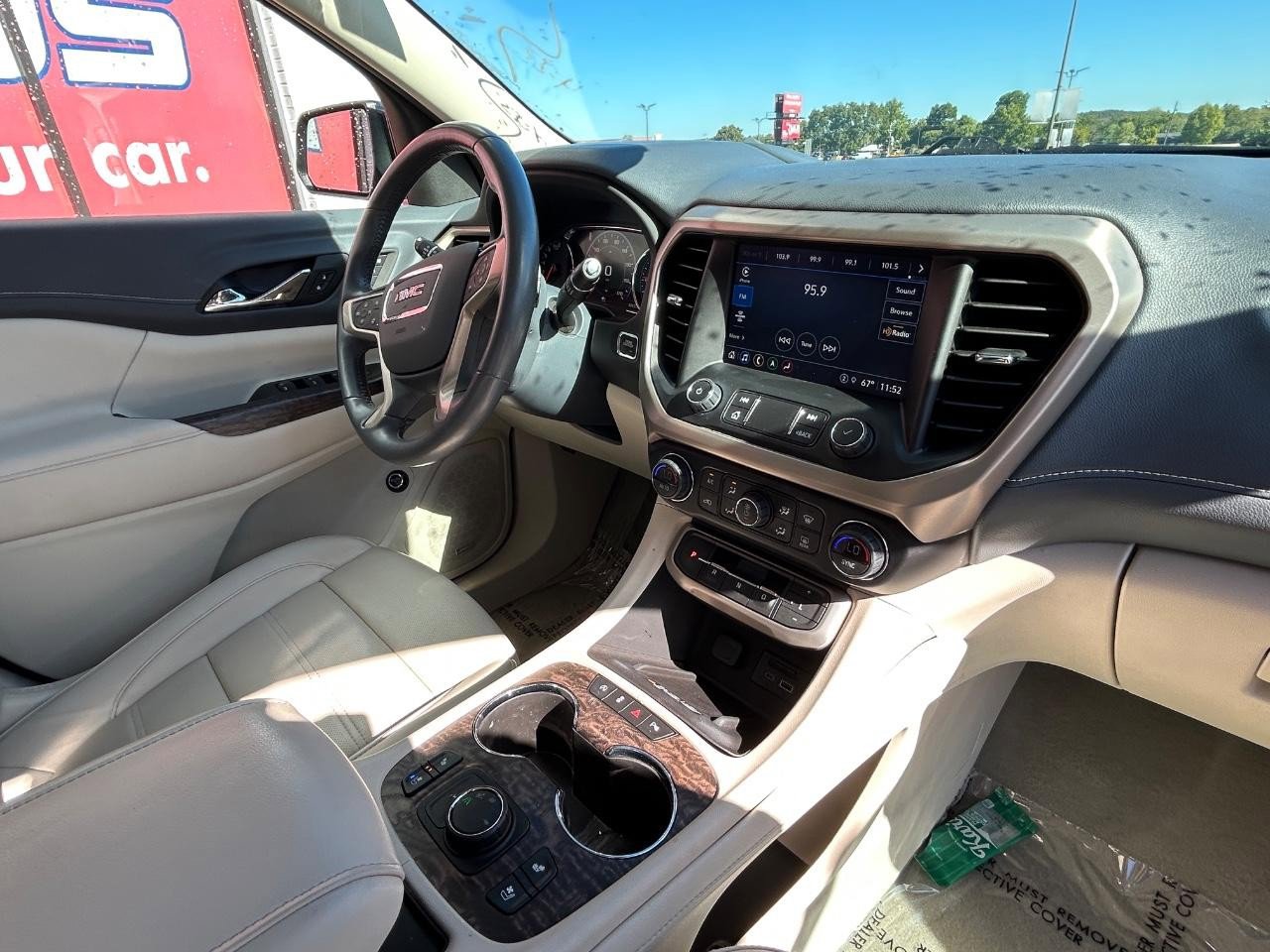 Used 2021 GMC Acadia Denali w/ Denali Technology Package image 11