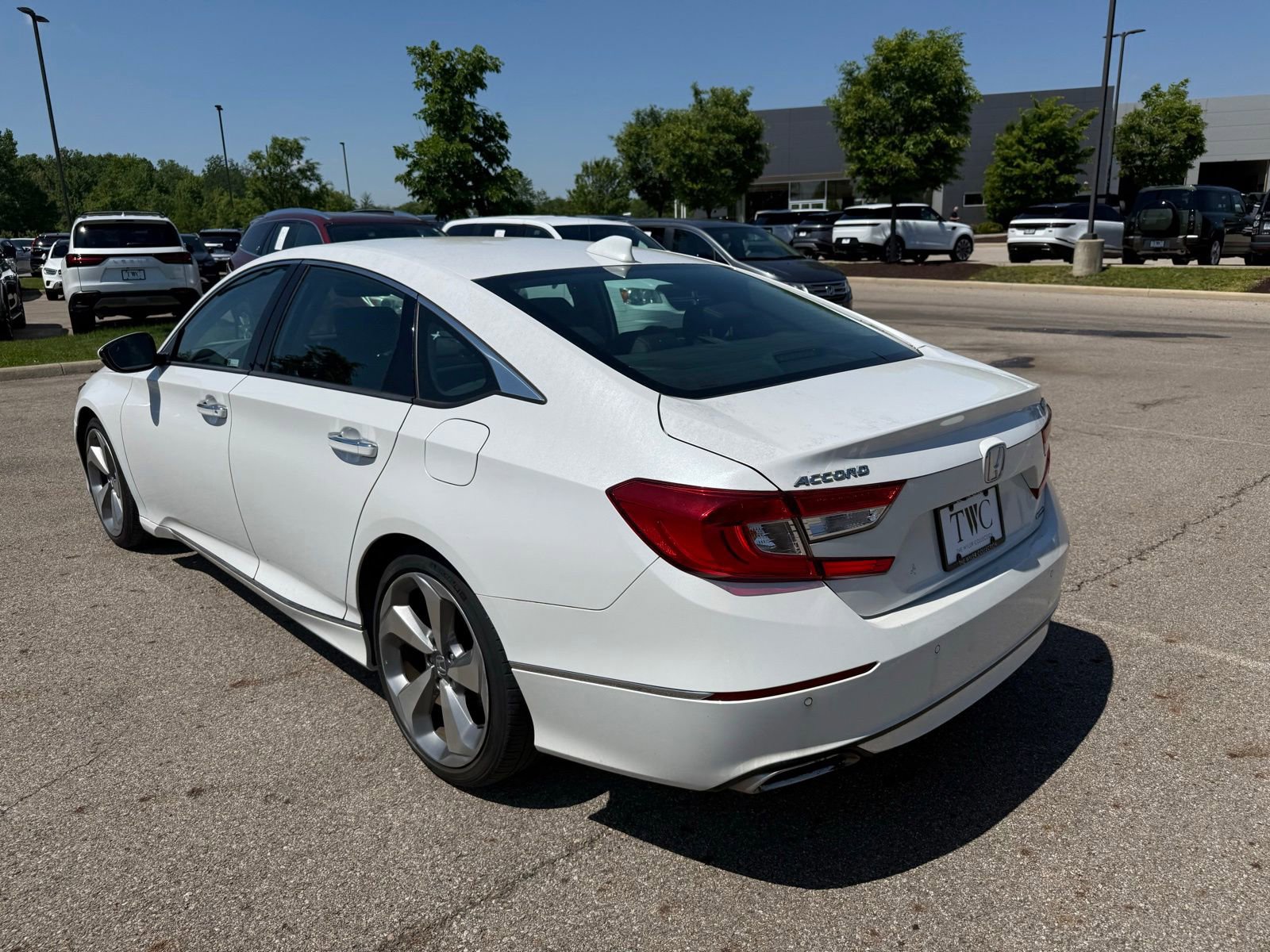 Used 2018 Honda Accord Touring image 7