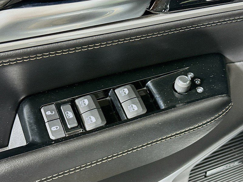 Used 2023 Jeep Wagoneer L Series III w/ Preferred Equipment Group image 19