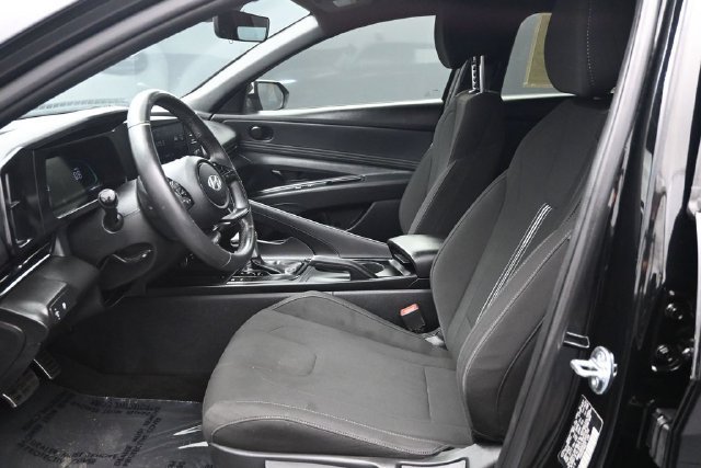 Used 2025 Hyundai Elantra Sport FWD image 6