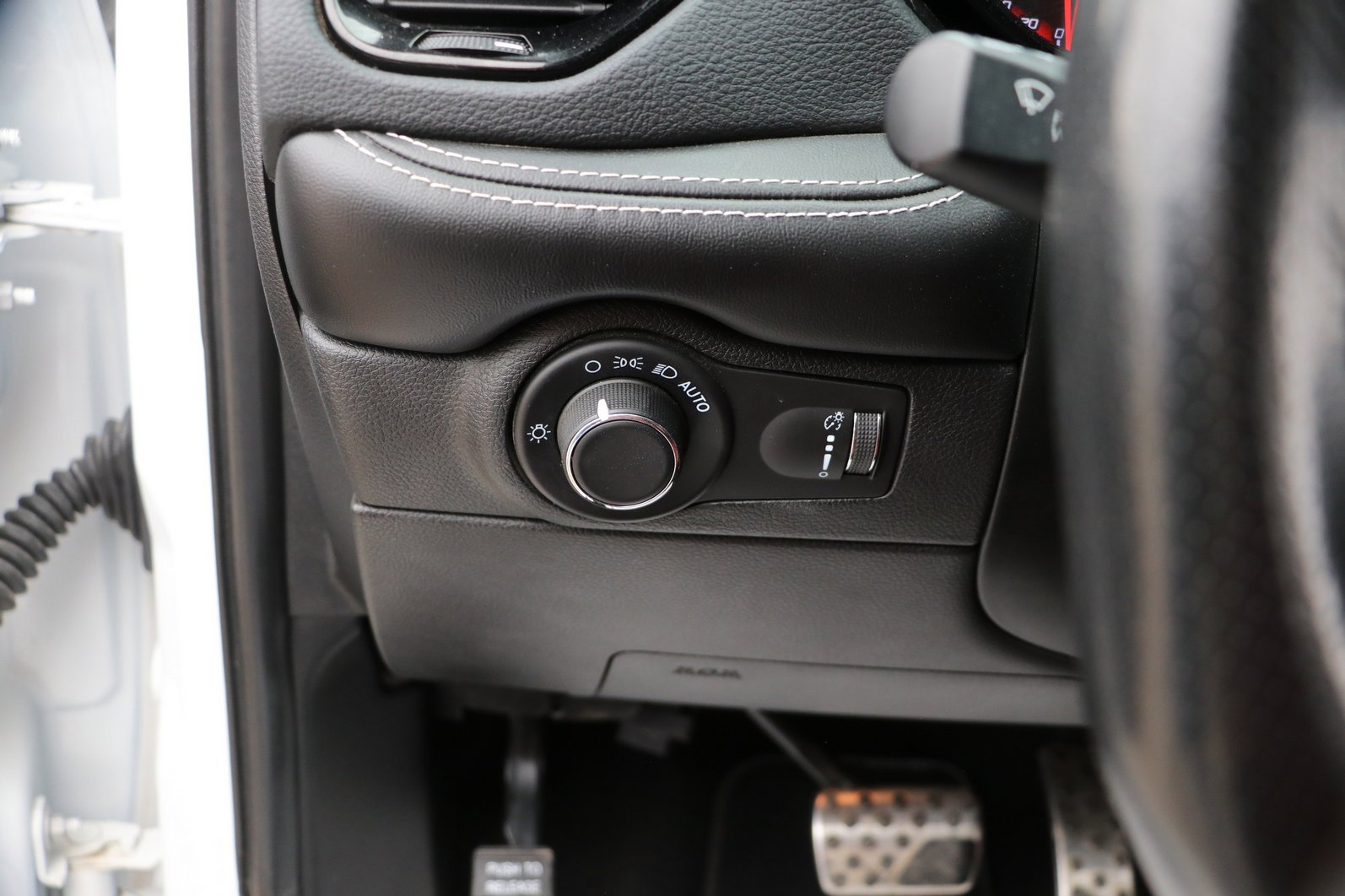 Used 2021 Dodge Durango SRT Hellcat w/ Technology Group AWD/4WD image 12