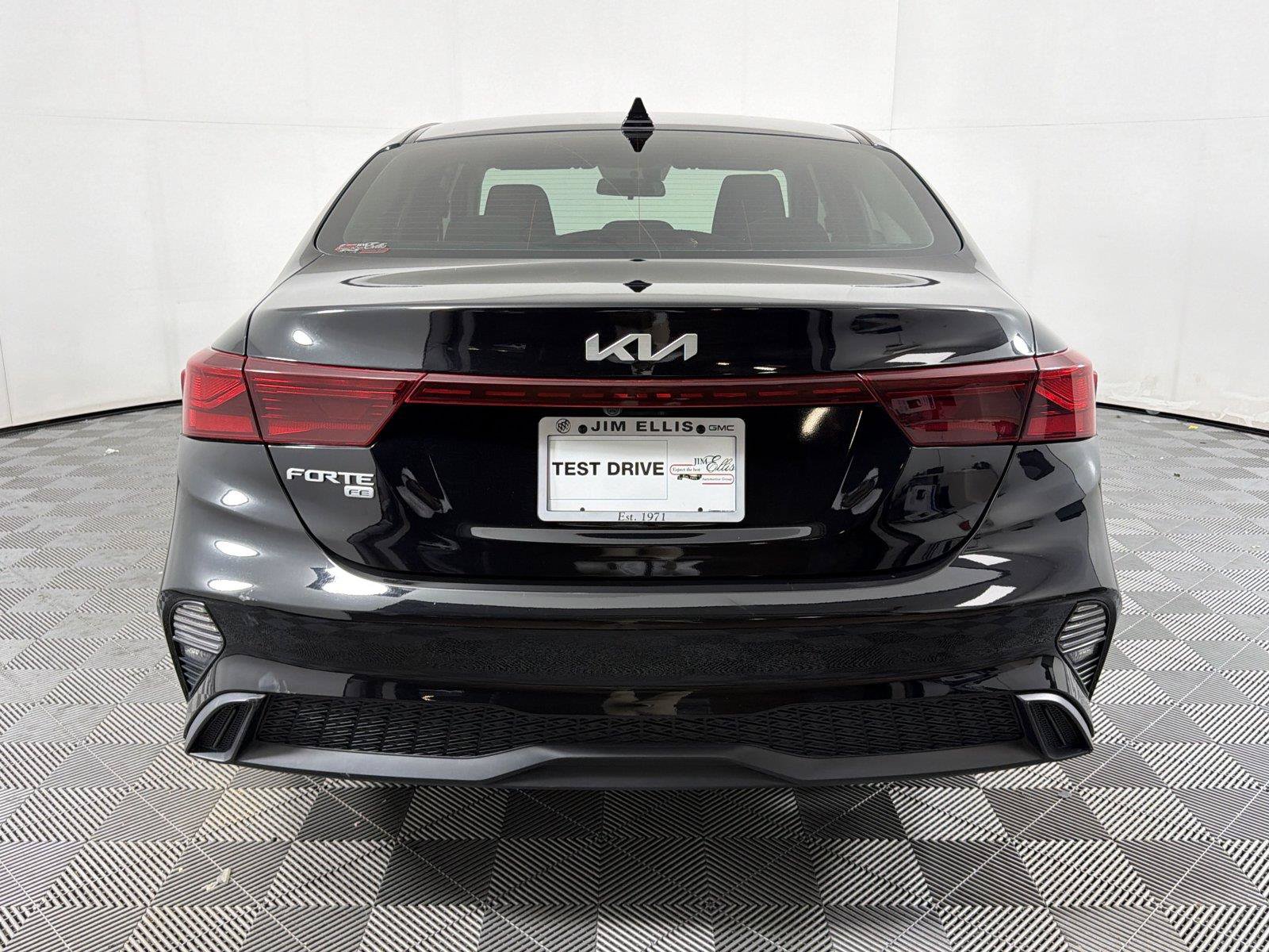 Used 2023 Kia Forte LX FWD image 5