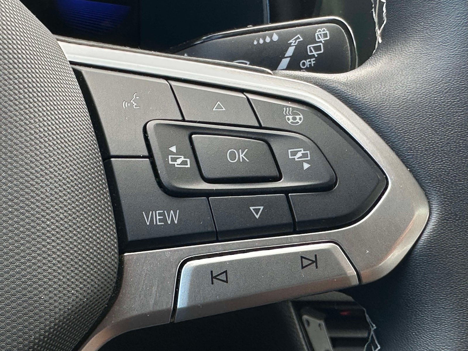 Certified 2024 Volkswagen Taos SE FWD image 24