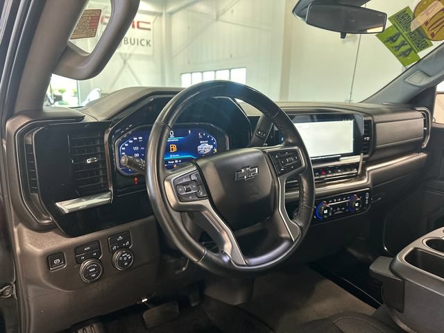 Used 2024 Chevrolet Silverado 1500 RST AWD/4WD image 9