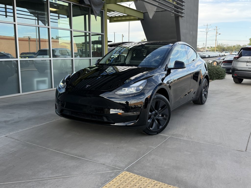 Used 2024 Tesla Model Y 2WD image 2