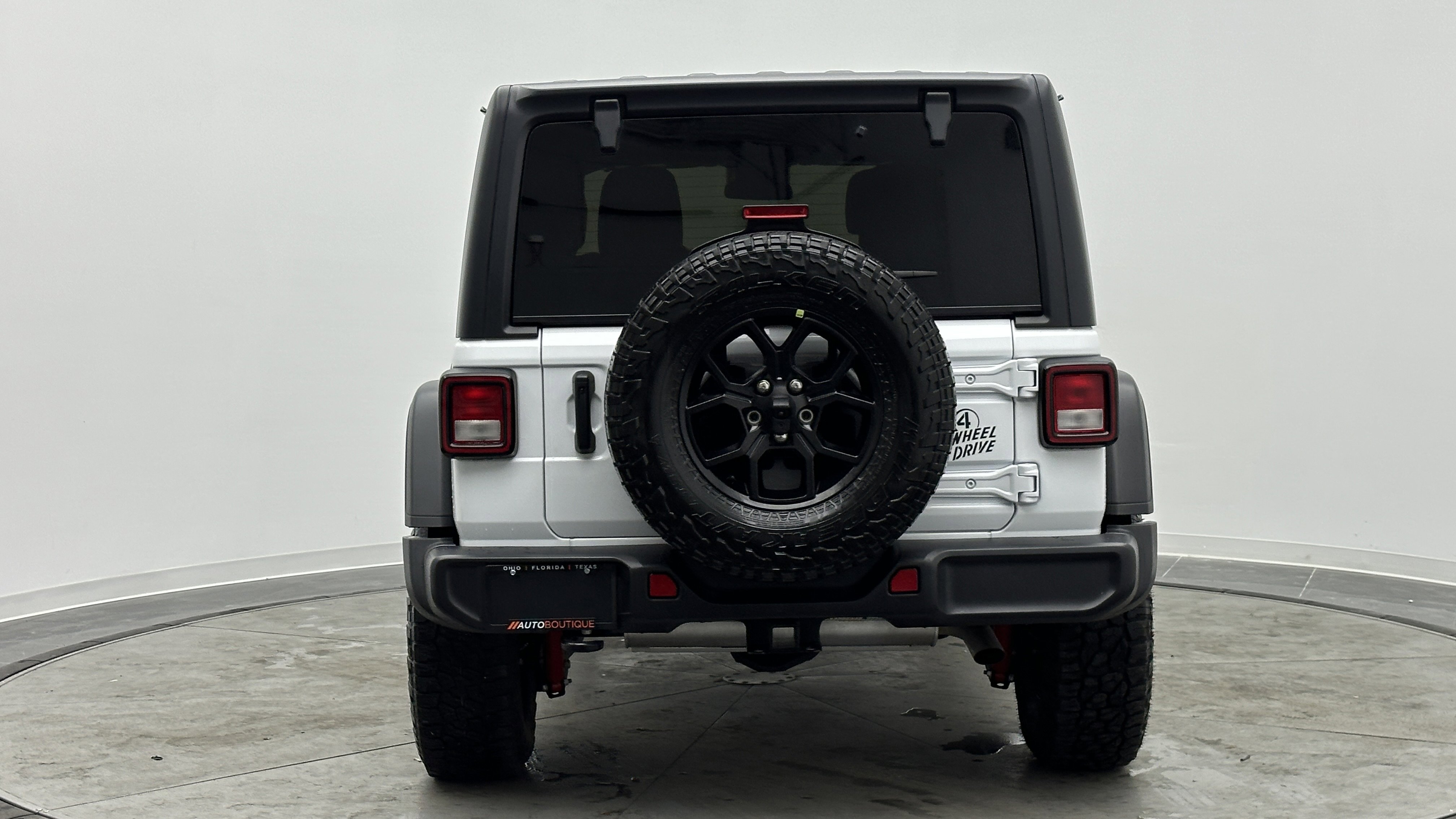 Used 2025 Jeep Wrangler Willys image 4