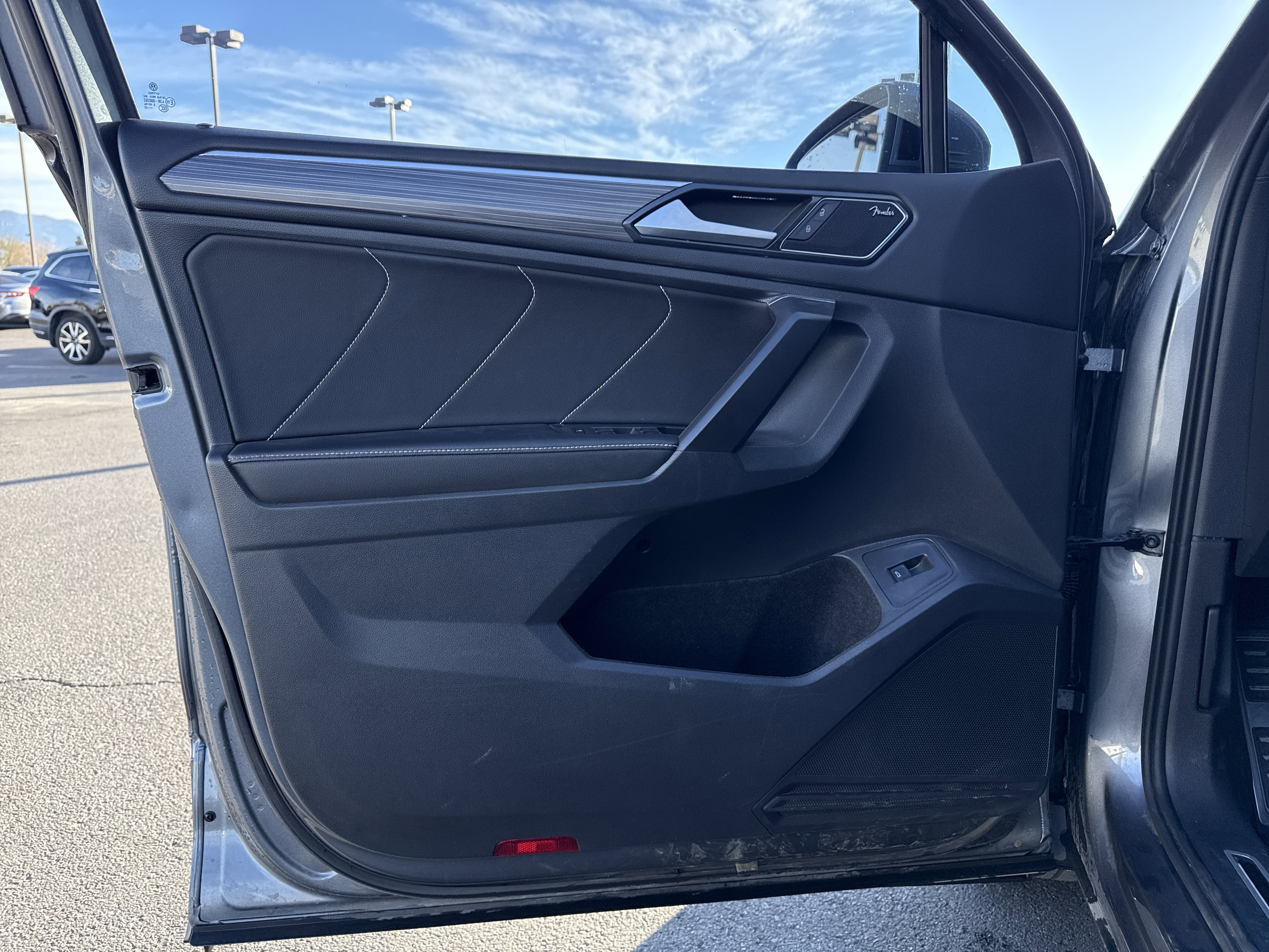 Used 2022 Volkswagen Tiguan SEL R-Line image 9