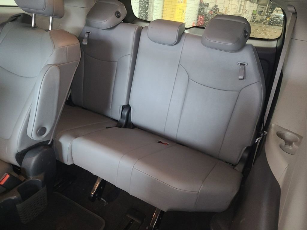 Used 2023 Toyota Sienna XLE AWD/4WD image 6