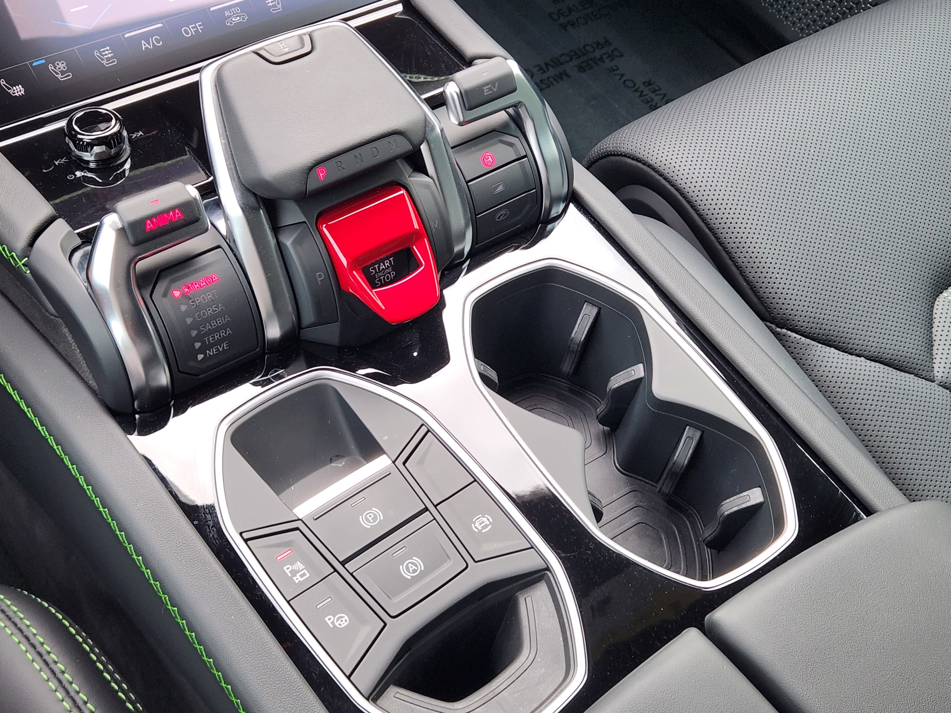 Used 2025 Lamborghini Urus SE image 18