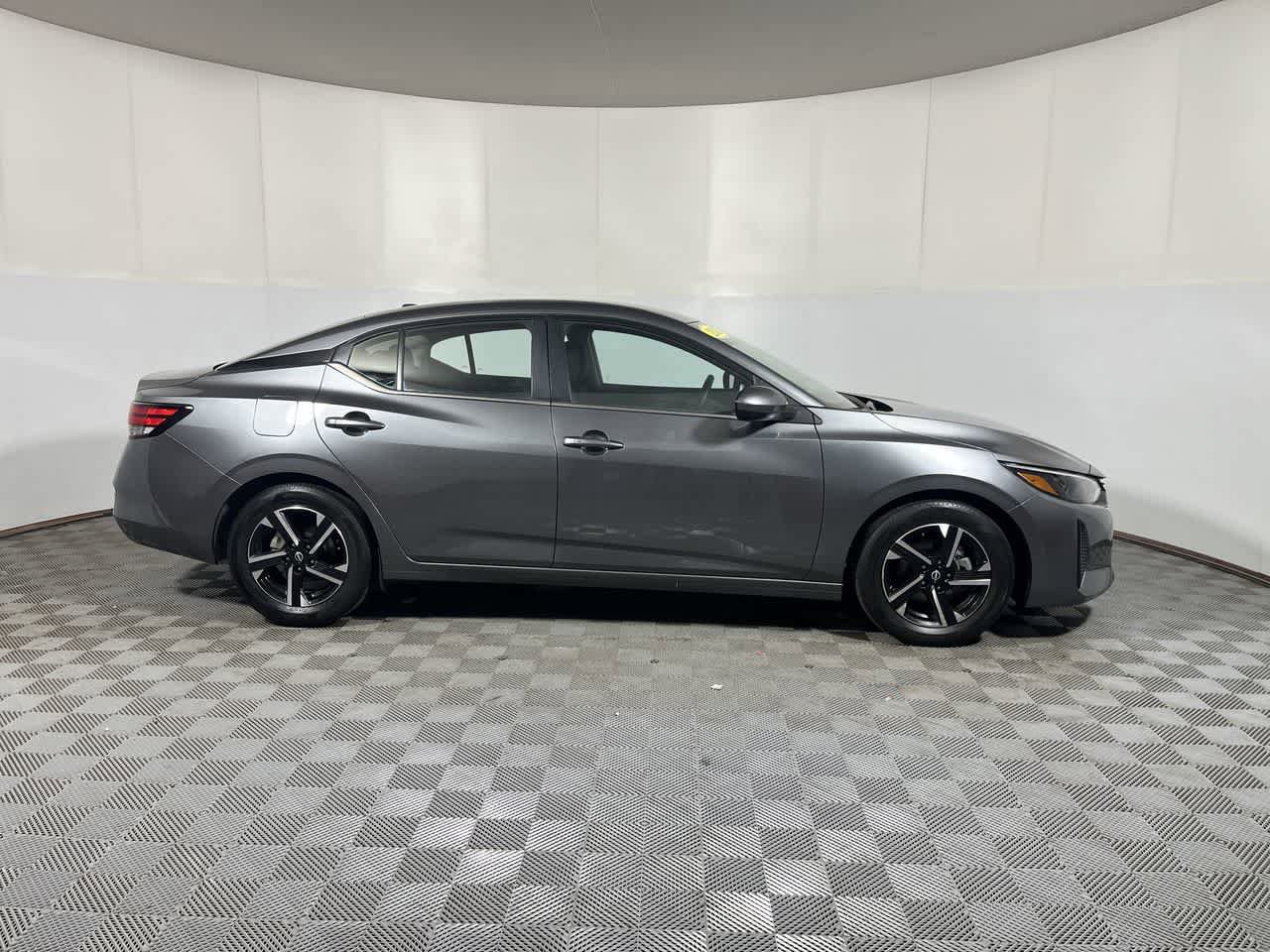 Used 2025 Nissan Sentra SV FWD image 9