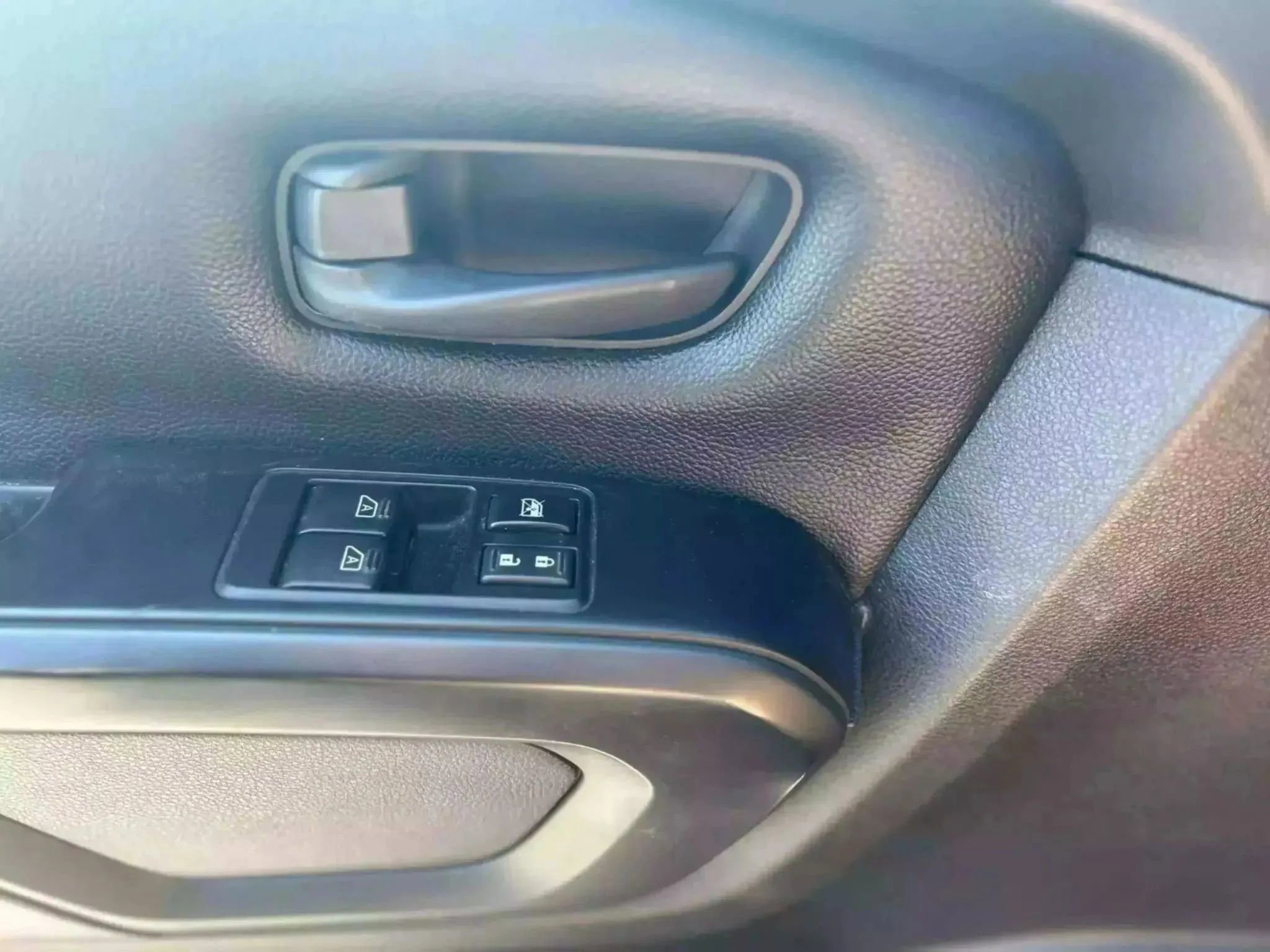 Used 2017 Nissan Titan S image 20