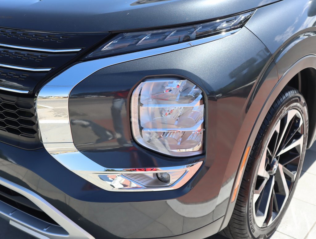 Used 2024 Mitsubishi Outlander SE Black Edition image 13