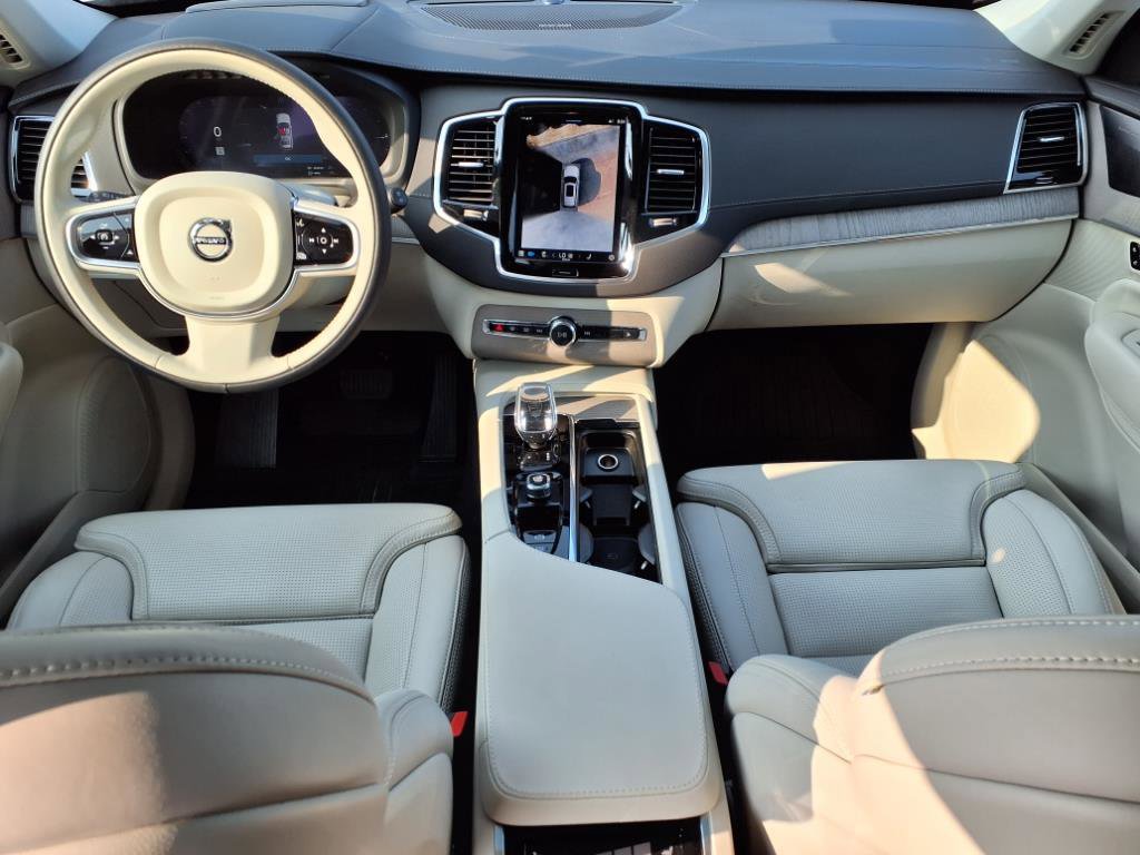 Used 2025 Volvo XC90 T8 Ultra w/ Protection Package Premier image 12