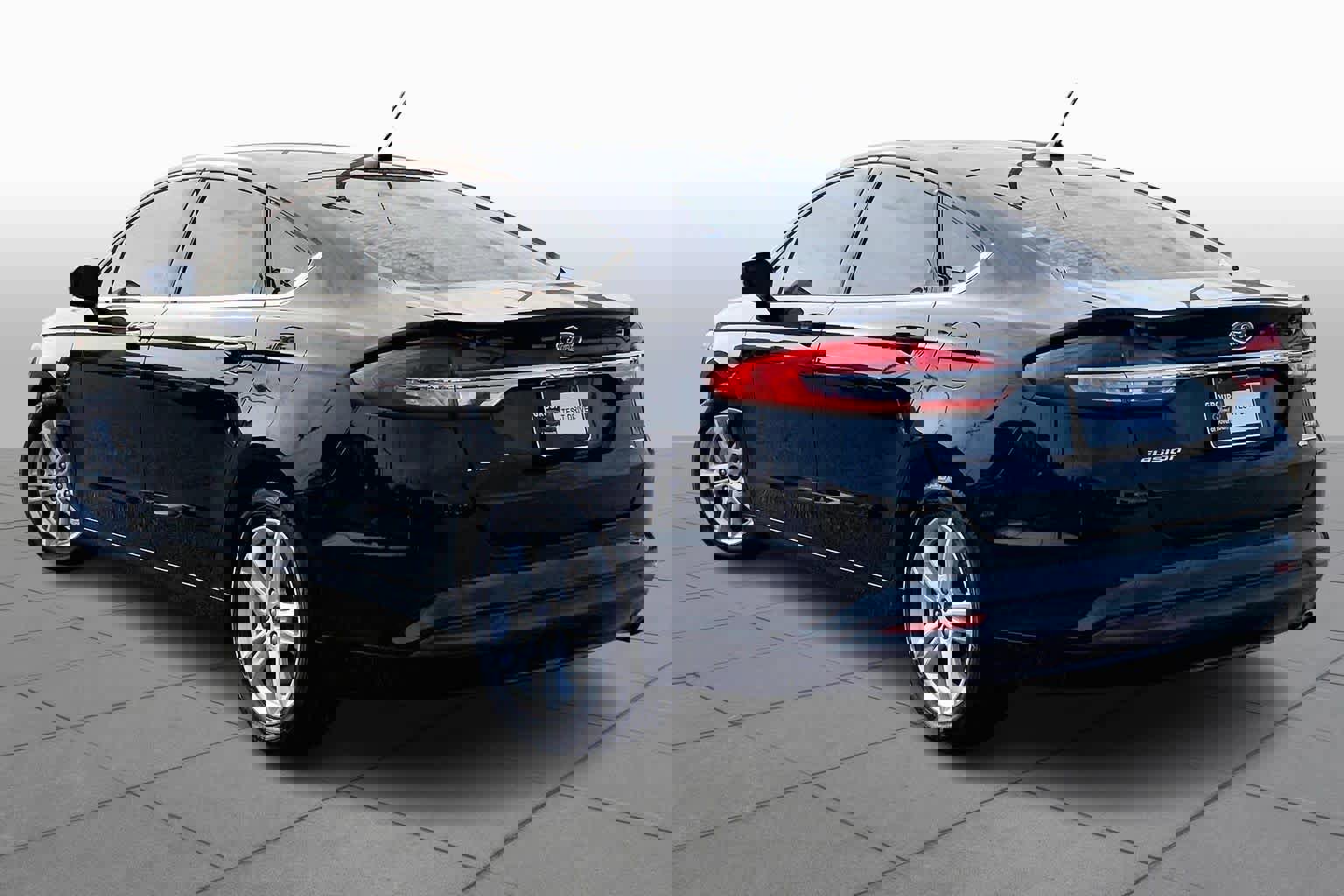 Used 2018 Ford Fusion SE w/ Fusion SE Technology Package image 11