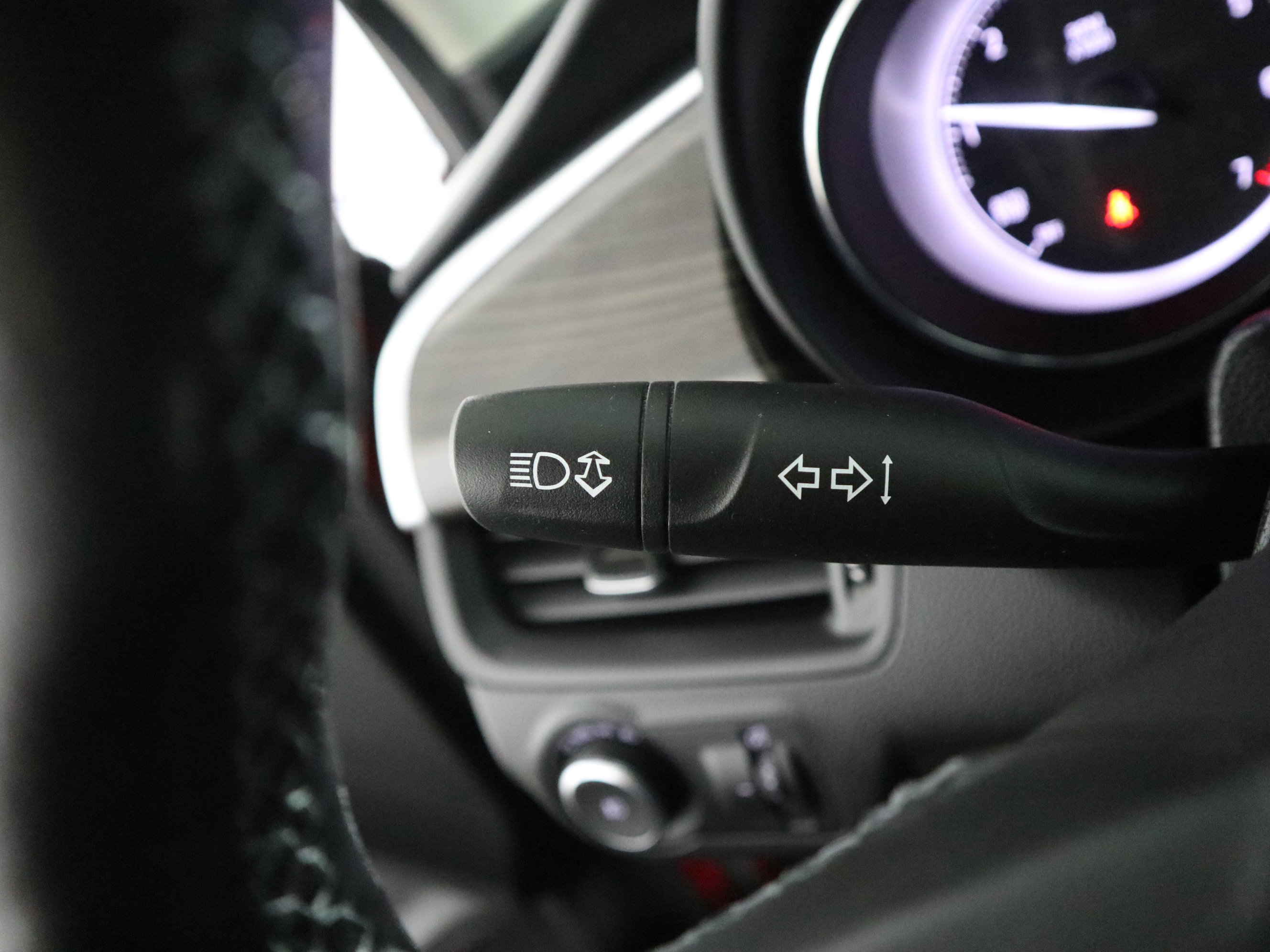 Used 2020 Buick Envision Essence image 25